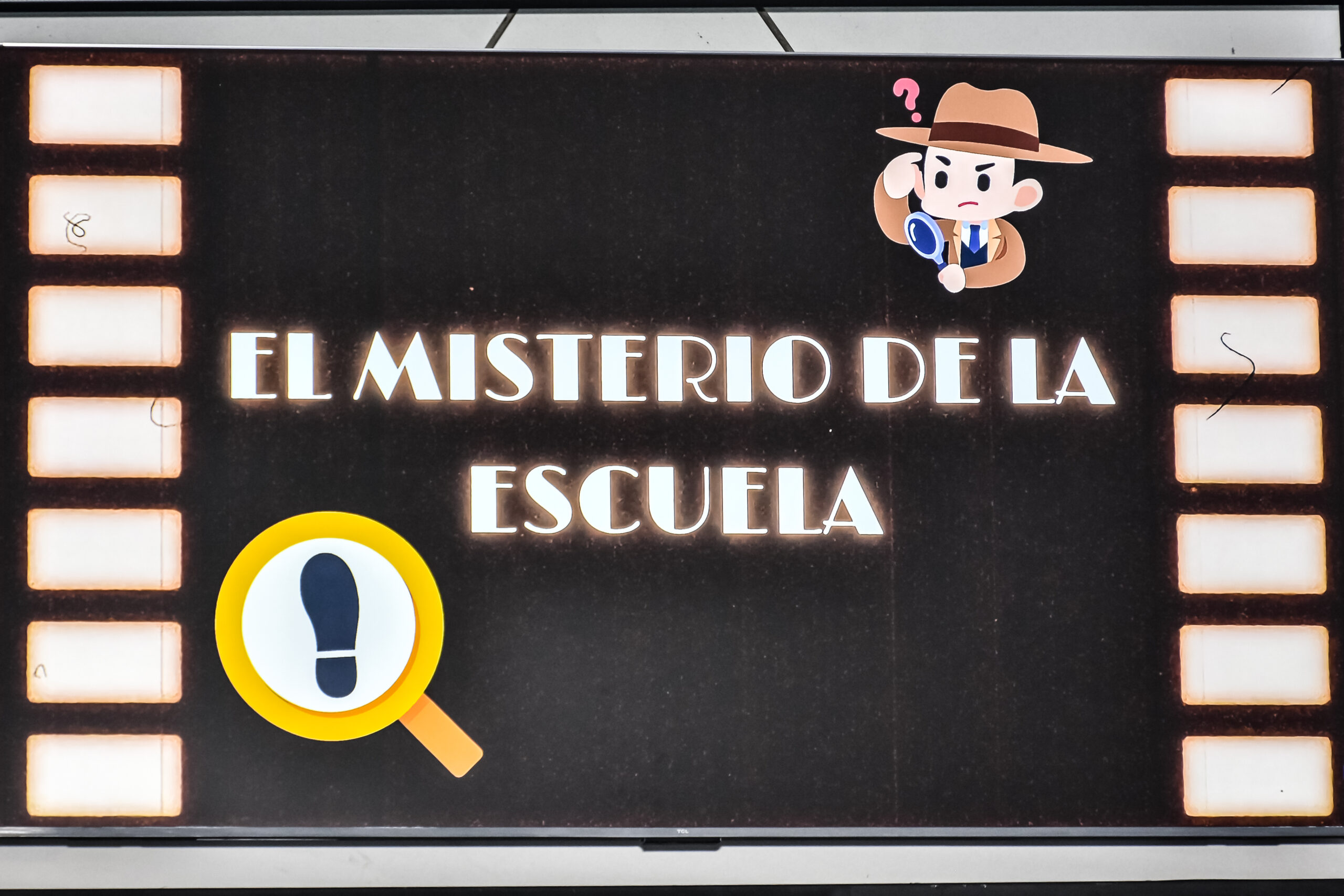 El misterio de la escuela - Dia del maestro